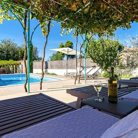 Vila Casa Moreda *